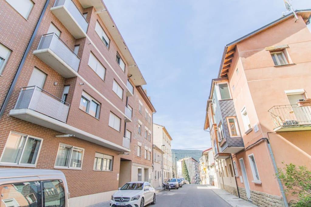 Apartamento Beautiful Flat In The Pyrenees * Free Parking Sabiñánigo Exterior foto